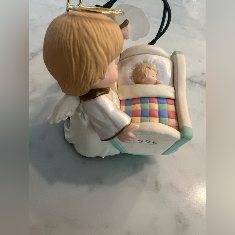 Vintage 1996 Hallmark BABY 1st CHRISTMAS Angel Cradle Star Ornament LIGHT+SOUND - Picture 4 of 4